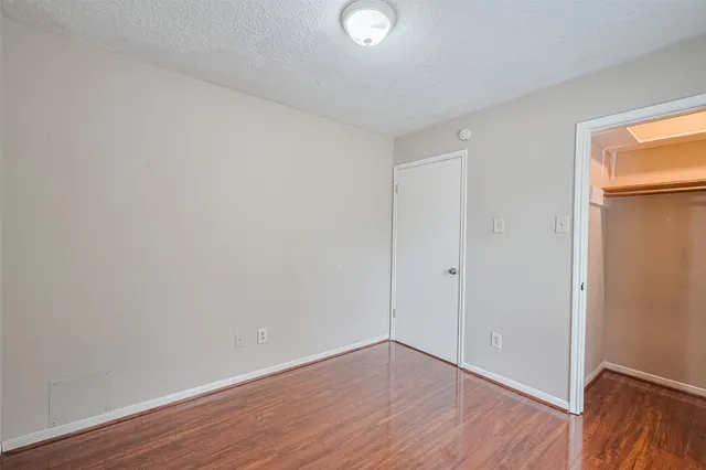 $2,000 | 6907 Yardley Drive, Katy, TX 77494