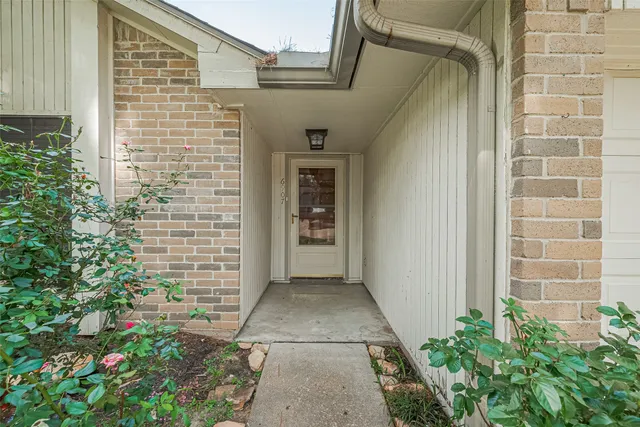 $2,000 | 6907 Yardley Drive, Katy, TX 77494