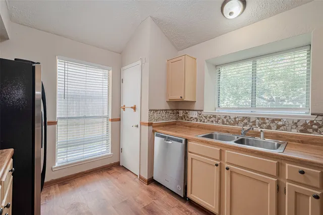 $2,000 | 6907 Yardley Drive, Katy, TX 77494