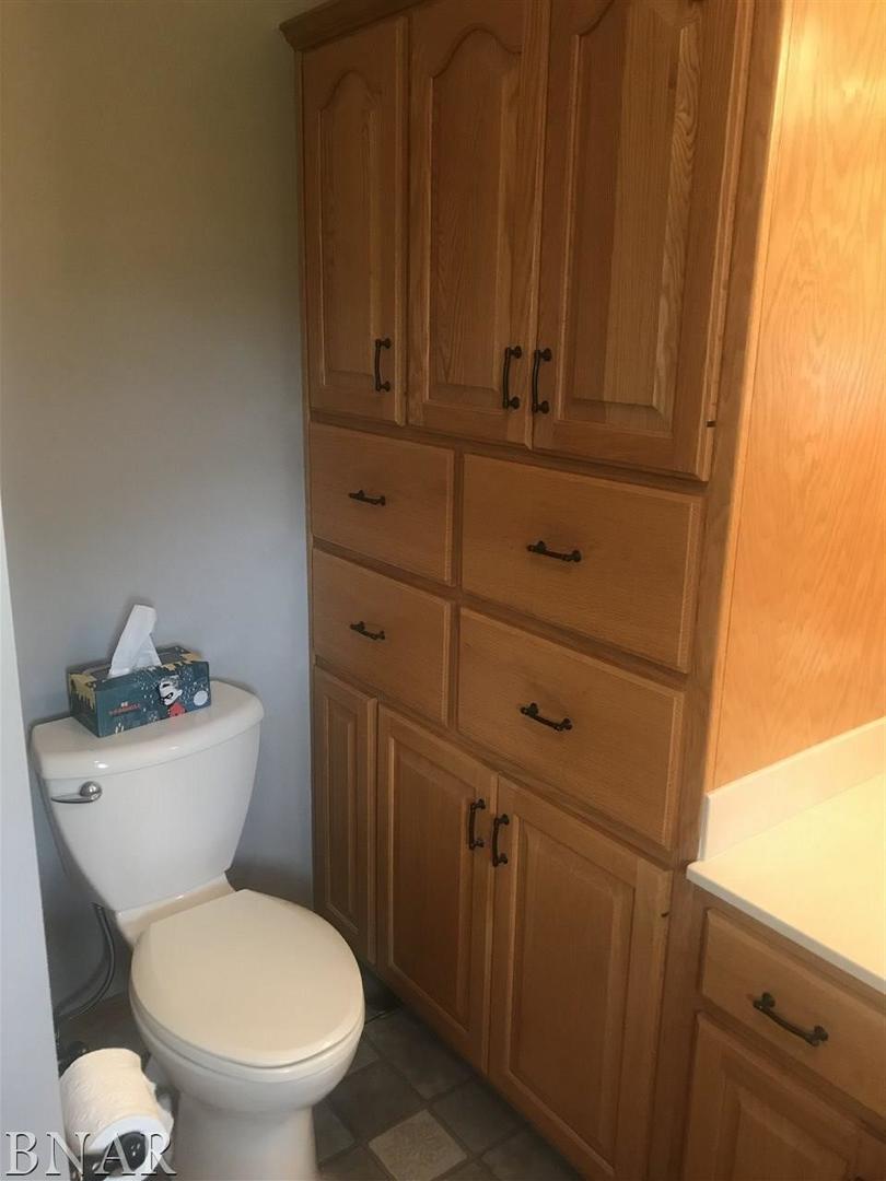 9563 Clintonia Road Clinton, IL 61727 - Photo 15 of 45 a bathroom with a toilet