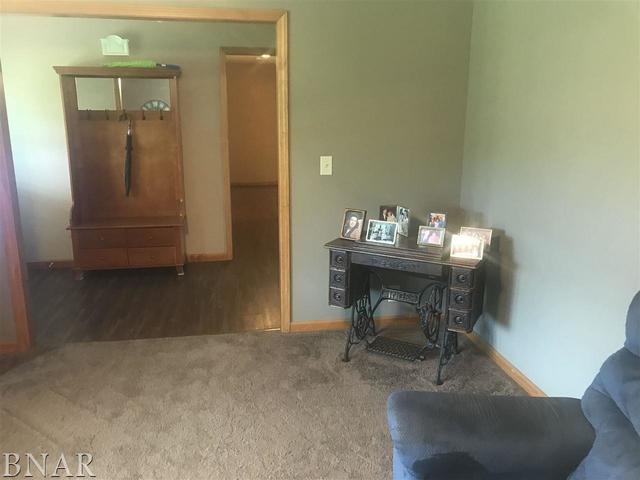 9563 Clintonia Road Clinton, IL 61727 - Photo 4 of 45 a dining room with furniture and window
