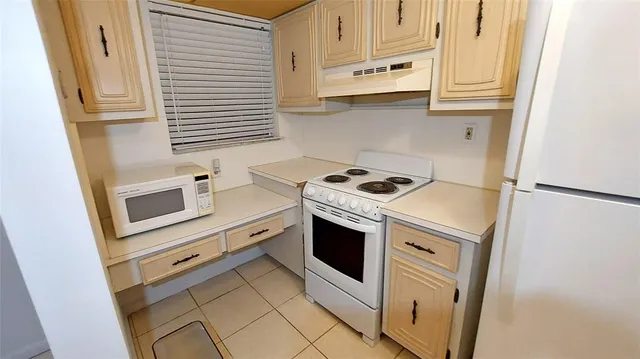 $1,400 | 367 South Federal Highway, Unit B105, Deerfield Beach, FL 33441