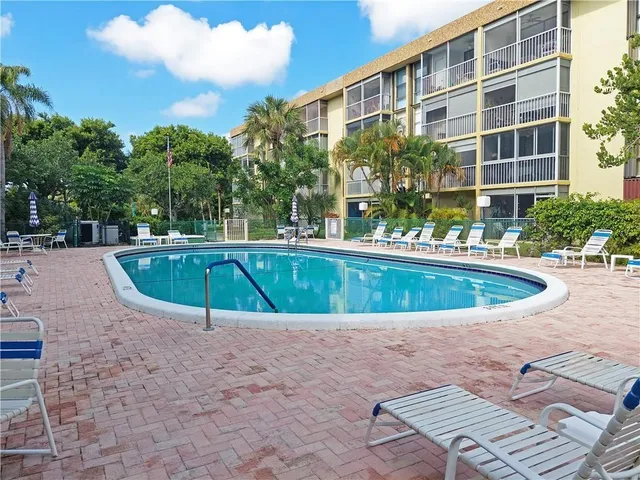 $1,400 | 367 South Federal Highway, Unit B105, Deerfield Beach, FL 33441