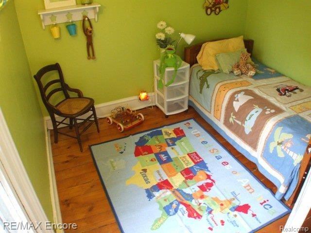 49 South Holcomb Road Clarkston, MI 48346 - Photo 14 of 25 Adorable bedroom