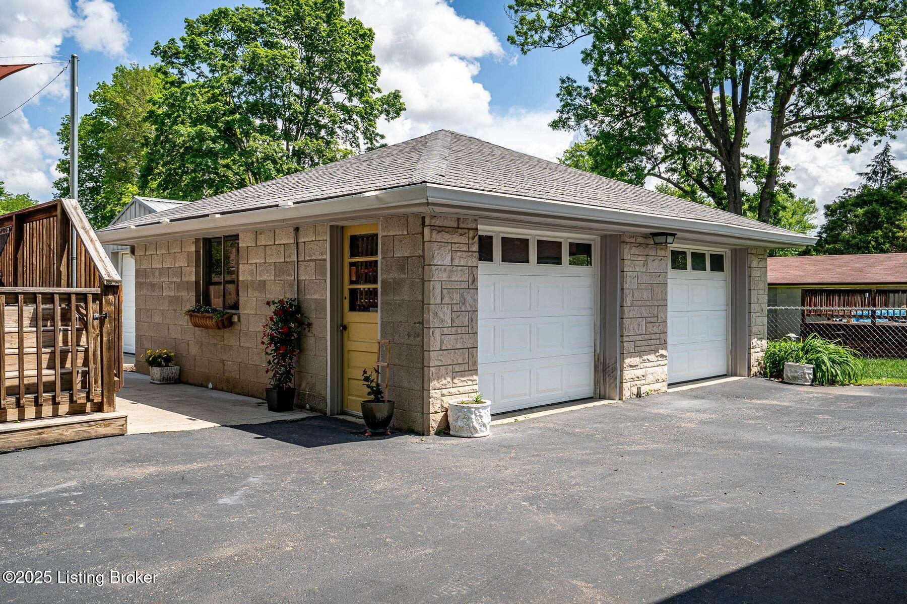 8703 Waltlee Road Louisville, KY 40291 - Photo 41 of 44 photo_online_040