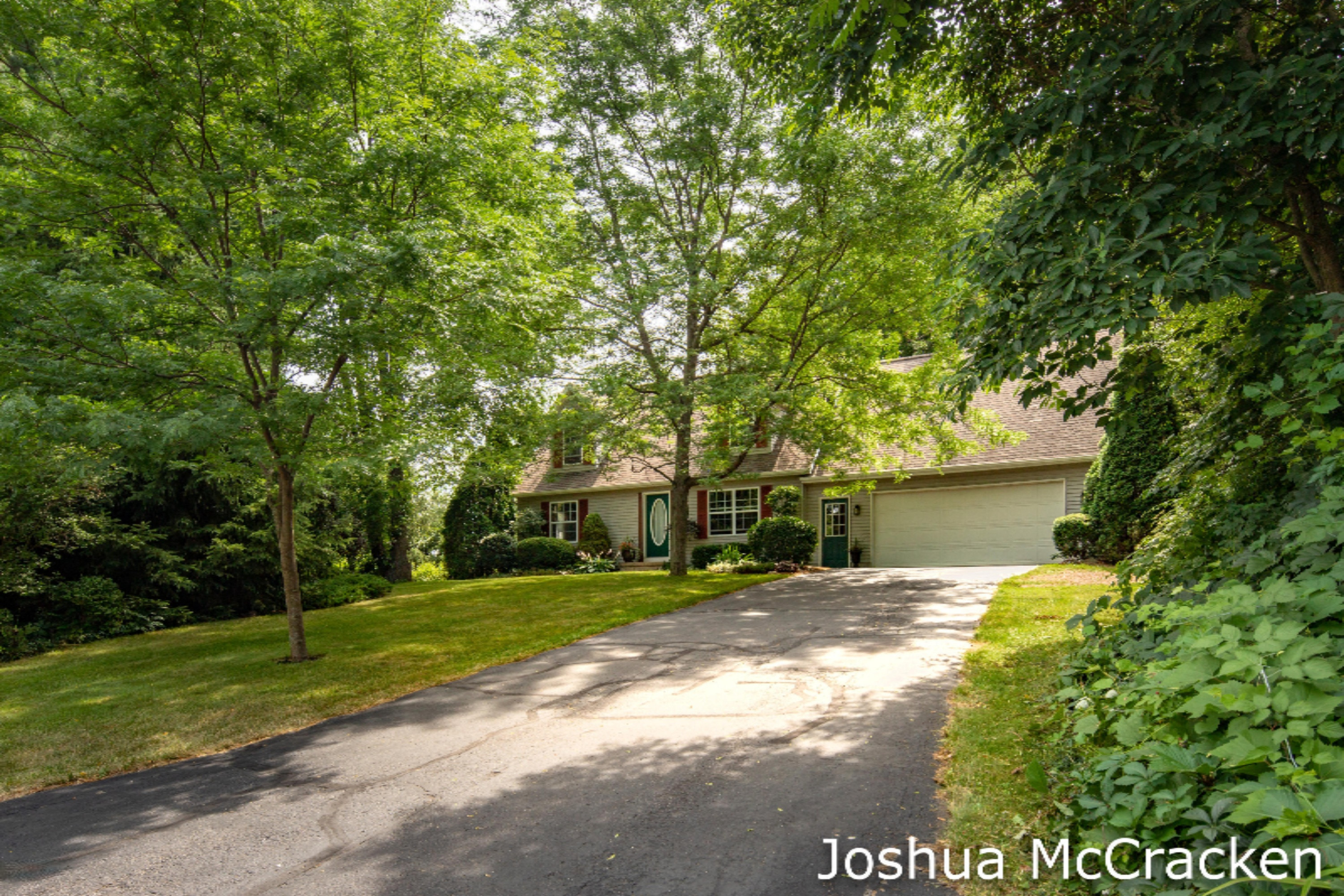 407 Dakota Drive Northwest Grand Rapids, MI 49544 - Photo 2 of 24 Joshua McCracken-Dakota Drive NW GR-24