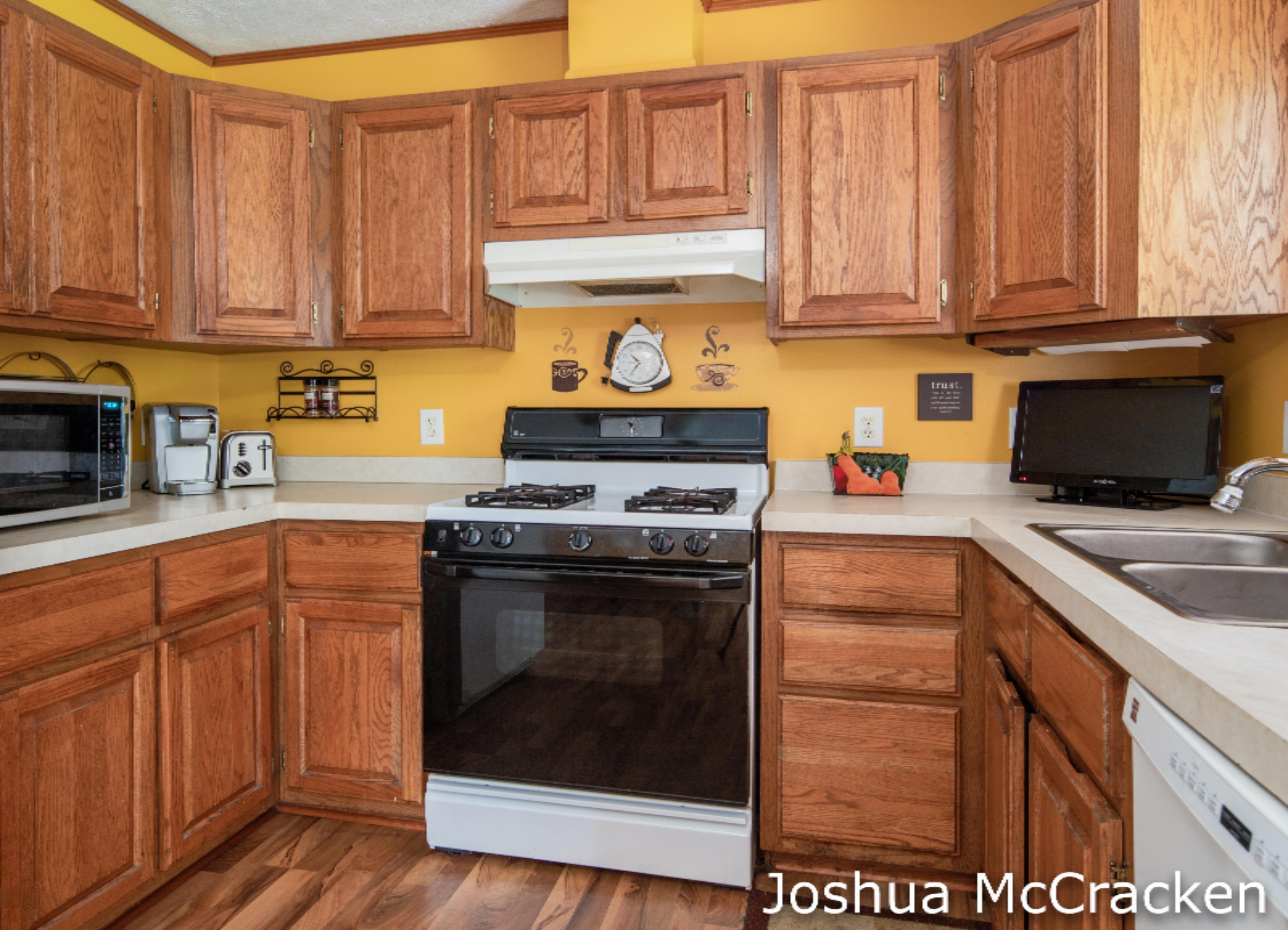 407 Dakota Drive Northwest Grand Rapids, MI 49544 - Photo 6 of 24 Joshua McCracken-Dakota Drive NW GR-8