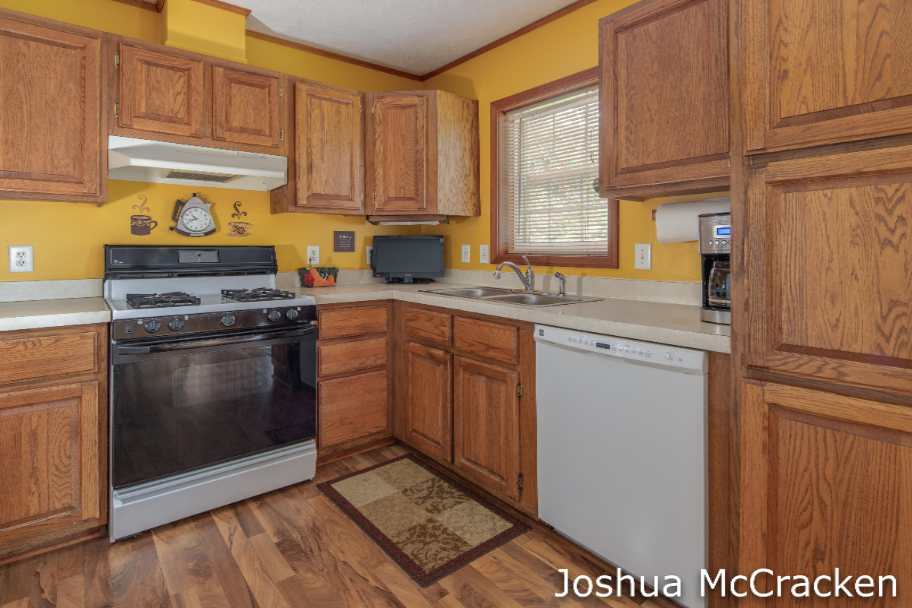 407 Dakota Drive Northwest Grand Rapids, MI 49544 - Photo 7 of 24 Joshua McCracken-Dakota Drive NW GR-7