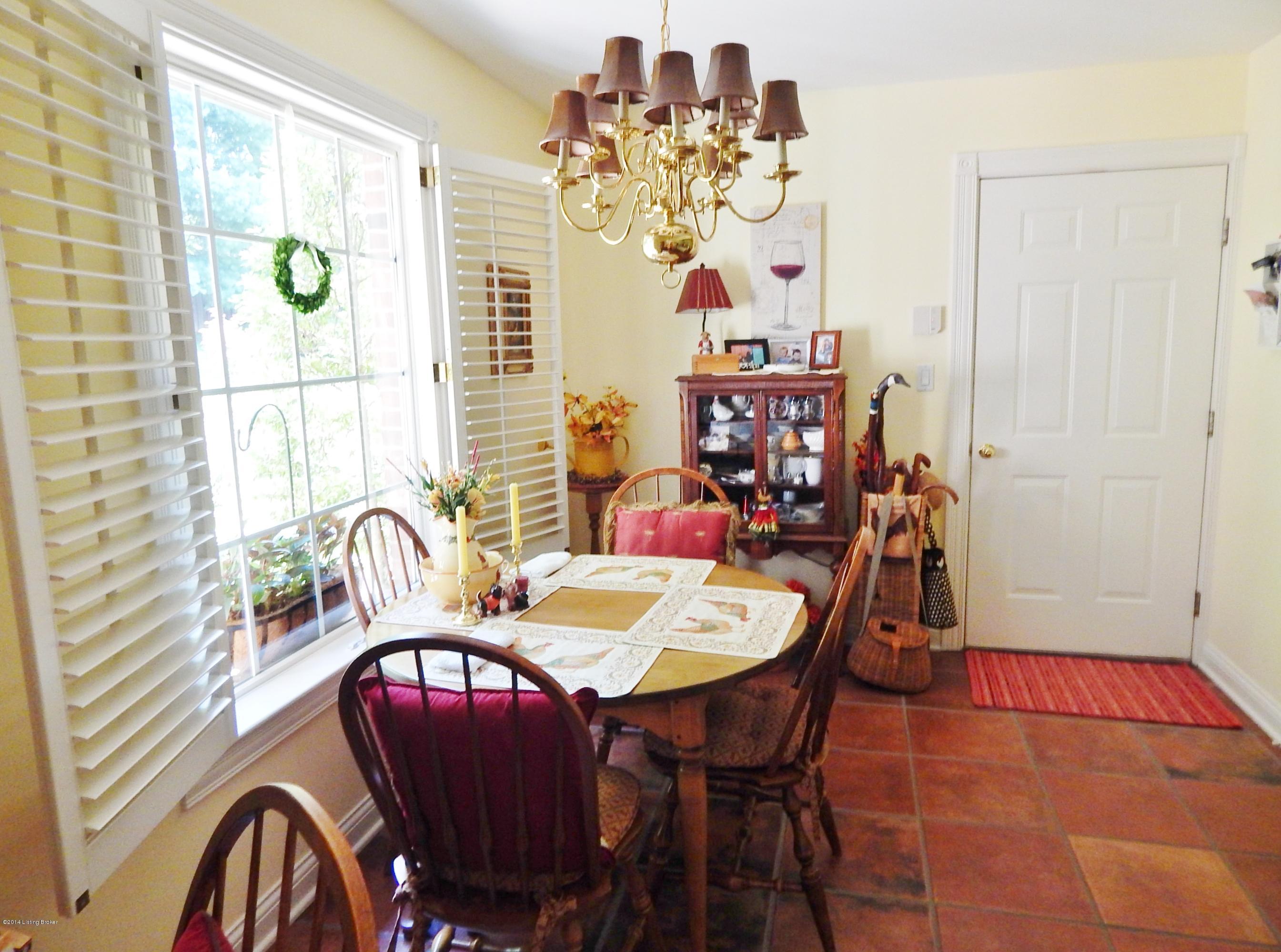 5720 Harrods Run Road Prospect, KY 40059 - Photo 10 of 24 Kitchen dining area