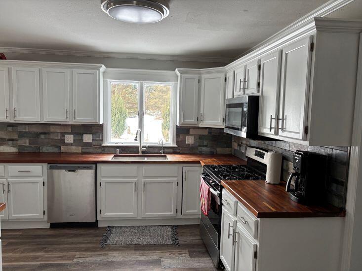 N64W21021 Mill Road Menomonee Falls, WI 53051 - Photo 10 of 40 Kitchen-6