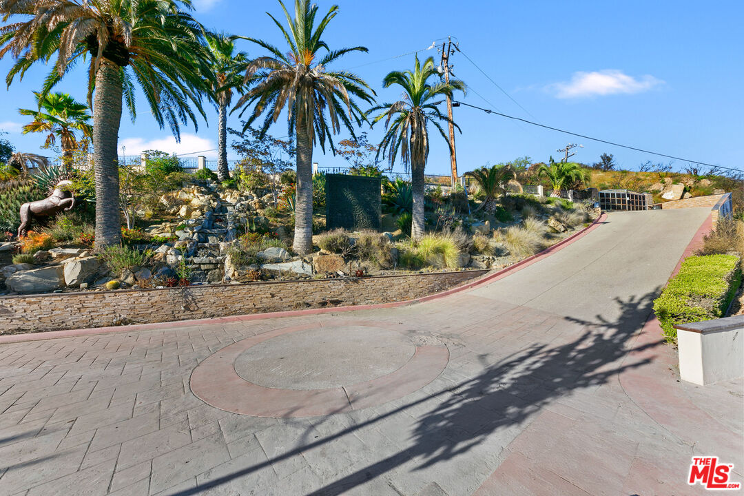 23000 Saddle Peak Road Topanga, CA 90290 - Photo 24 of 26 an outdoor view with patio