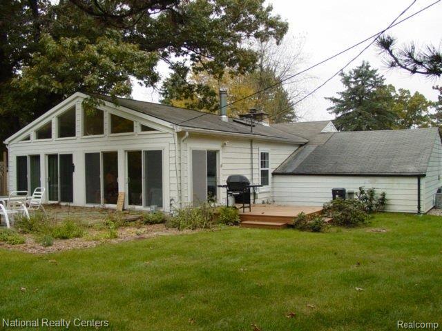 1237 Harmon Road Oakland, MI 48363 - Photo 2 of 17 Back