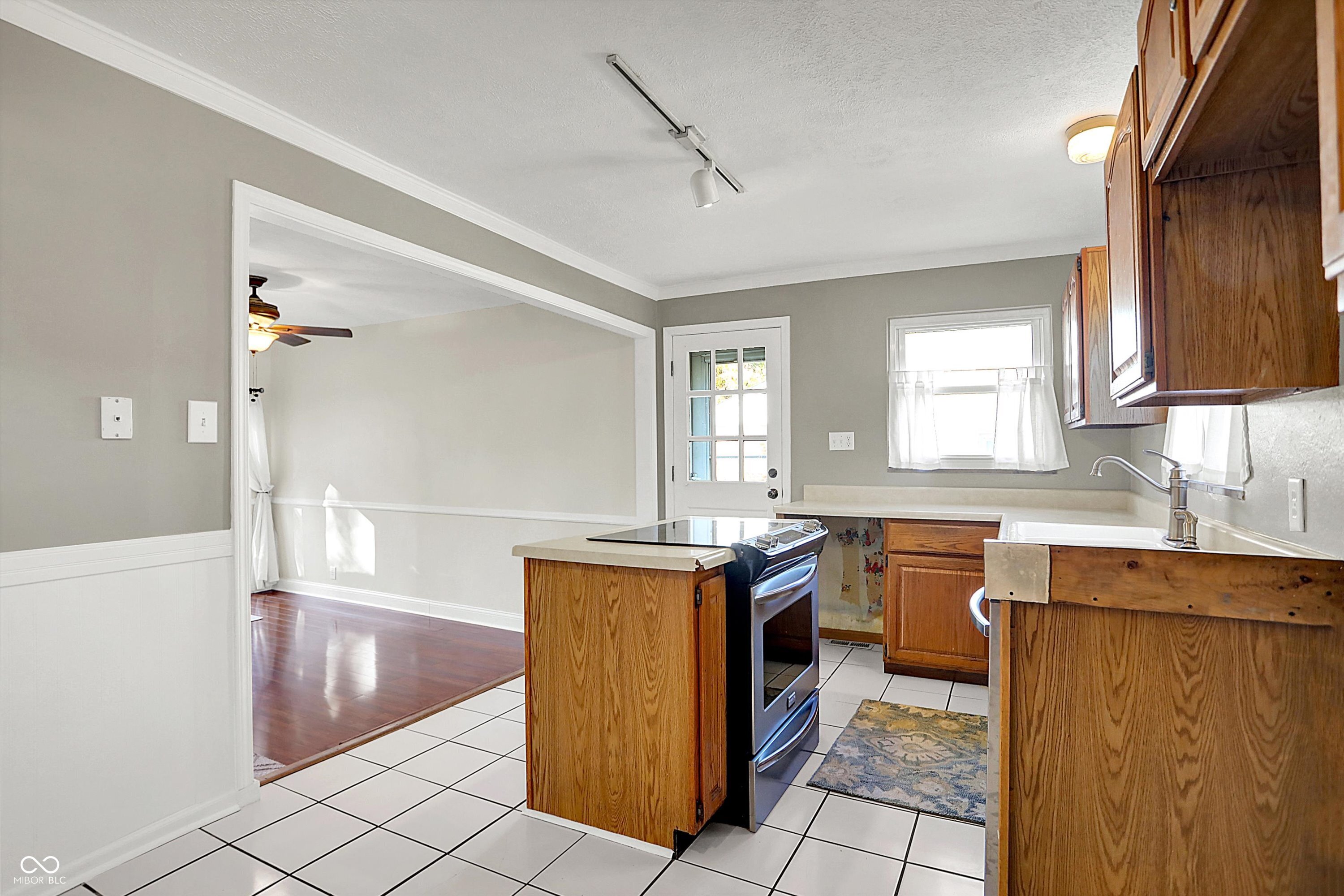 37 Maxwell Road Indianapolis, IN 46217 - Photo 11 of 42 Gallery Image 11