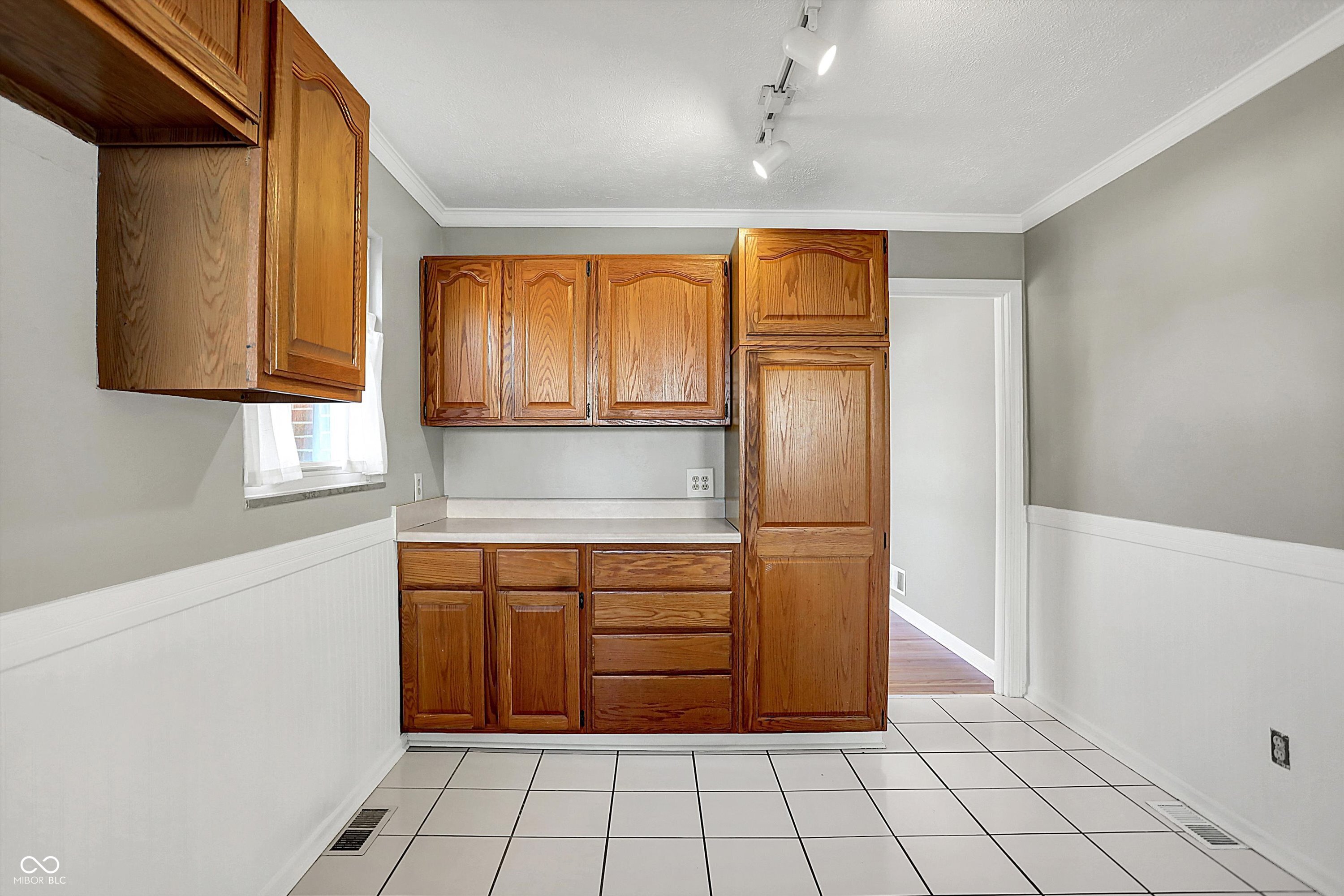 37 Maxwell Road Indianapolis, IN 46217 - Photo 14 of 42 Gallery Image 14