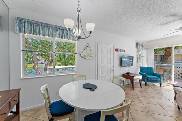 $2,300 | 353 Highway 1, Unit B8, Jupiter, FL 33477