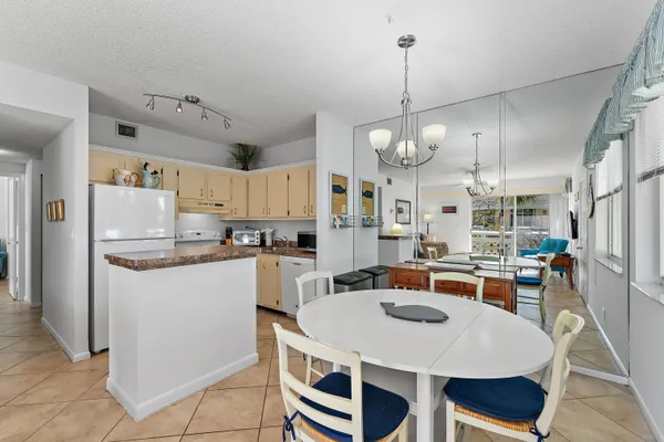 $2,300 | 353 Highway 1, Unit B8, Jupiter, FL 33477