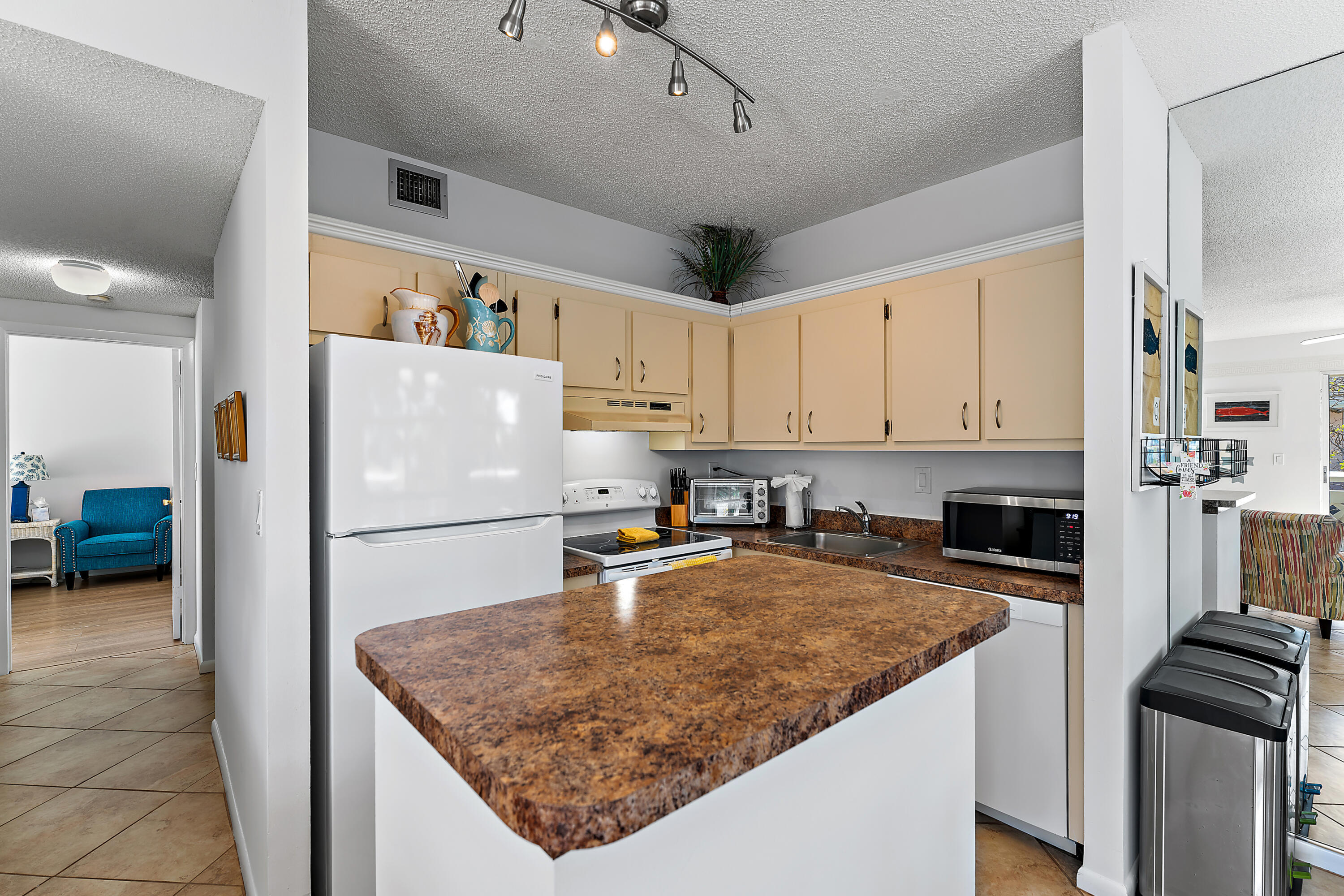 353 Highway 1, Unit B8 Jupiter, FL 33477 - Photo 17 of 40 015-353US1N-B8-Jupiter-FULL