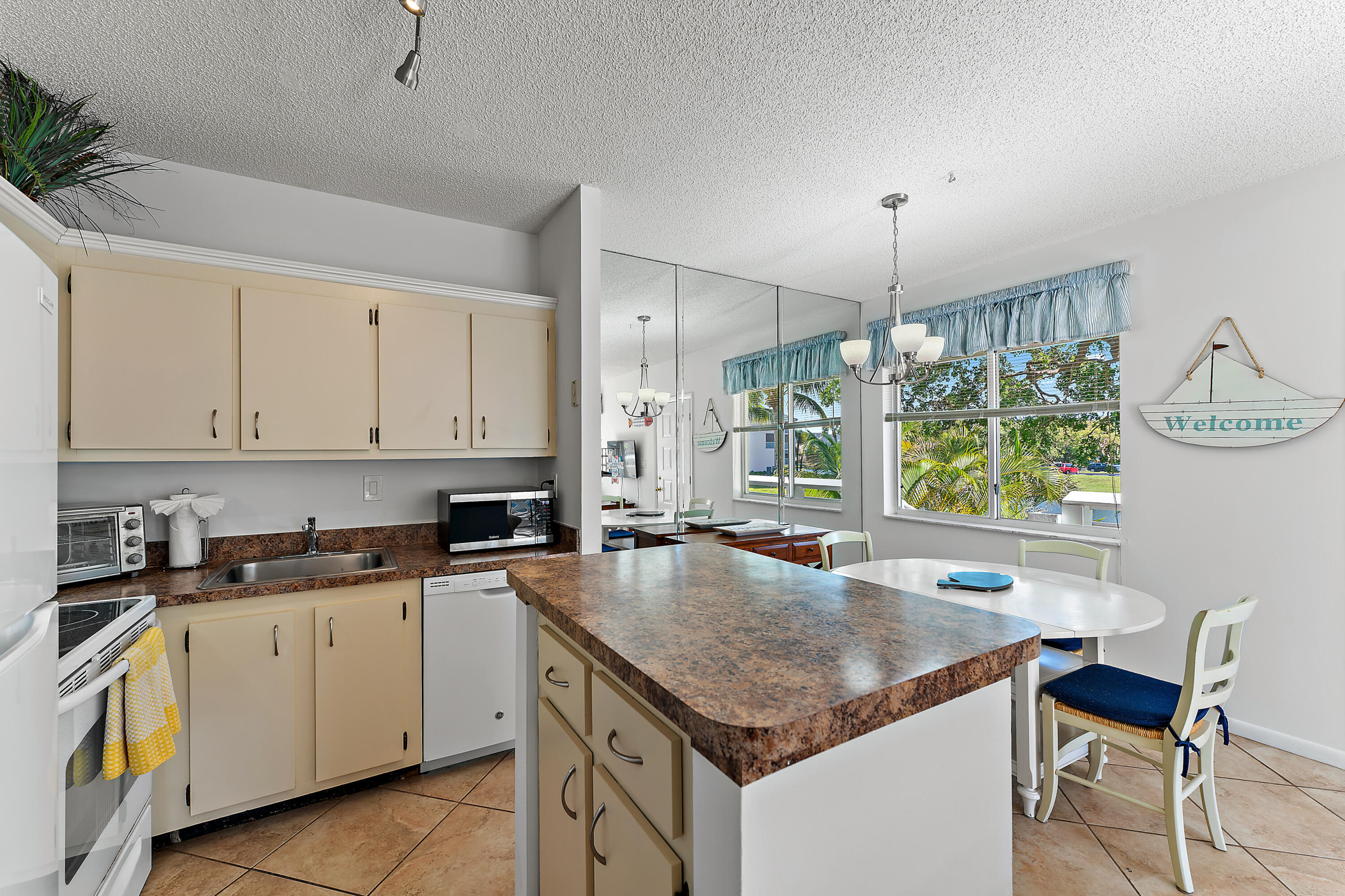 353 Highway 1, Unit B8 Jupiter, FL 33477 - Photo 18 of 40 016-353US1N-B8-Jupiter-FULL