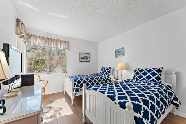 $2,300 | 353 Highway 1, Unit B8, Jupiter, FL 33477