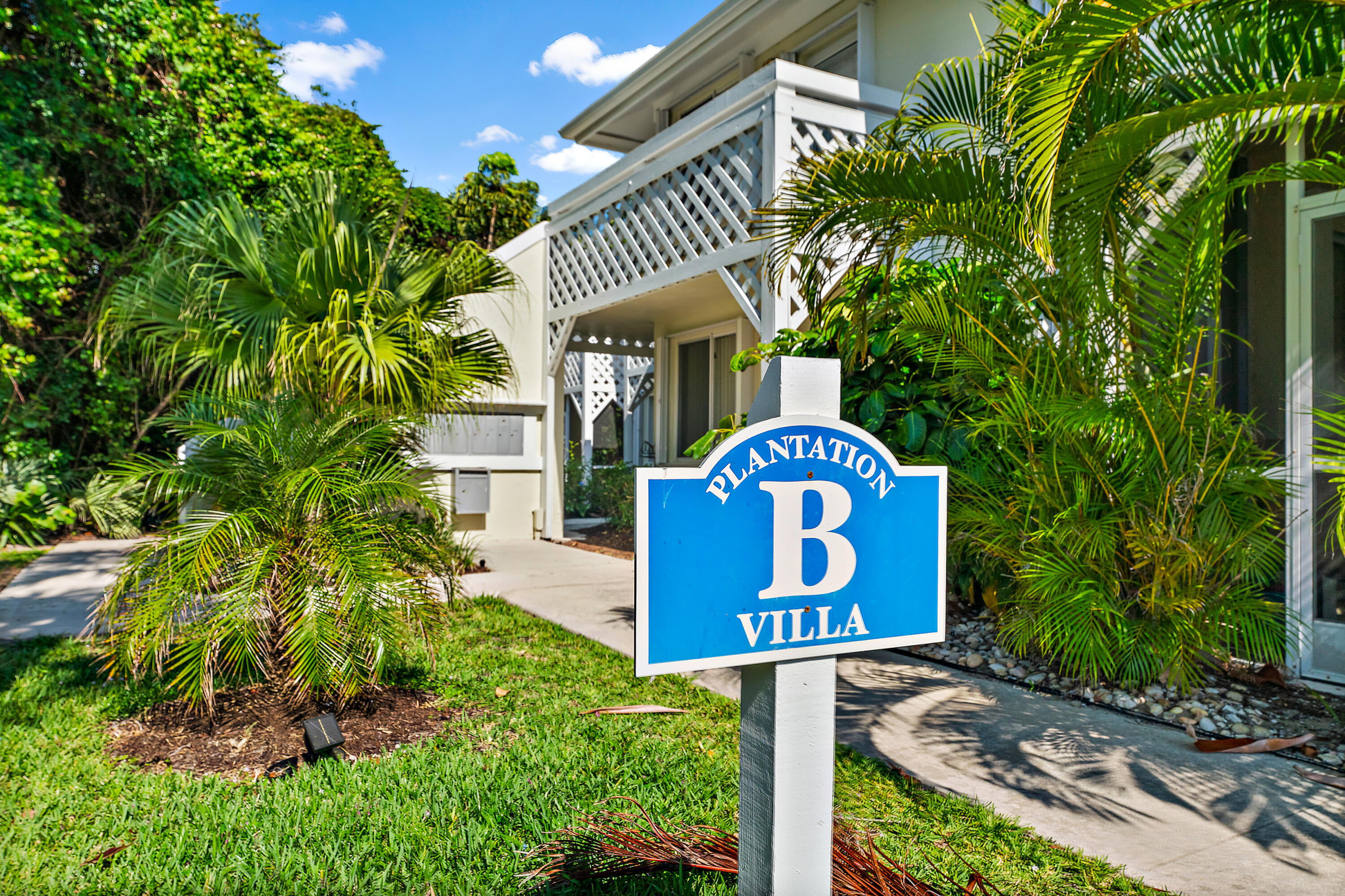 353 Highway 1, Unit B8 Jupiter, FL 33477 - Photo 3 of 40 001-353US1N-B8-Jupiter-FULL