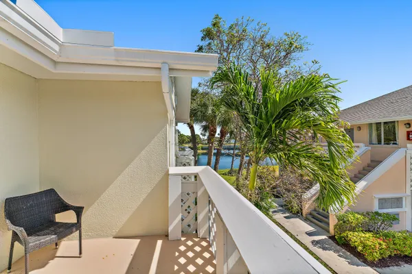 $2,300 | 353 Highway 1, Unit B8, Jupiter, FL 33477