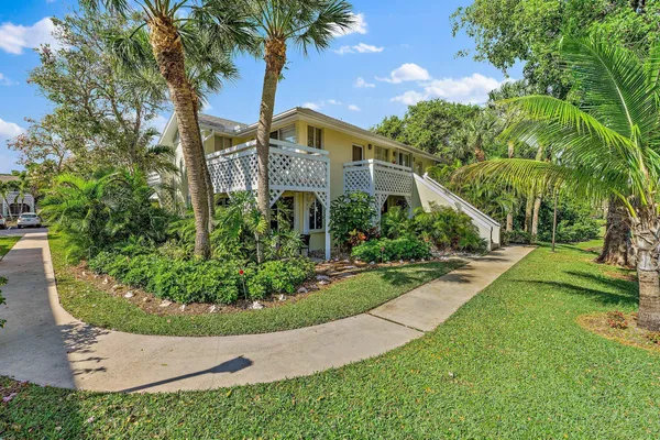 $2,300 | 353 Highway 1, Unit B8, Jupiter, FL 33477