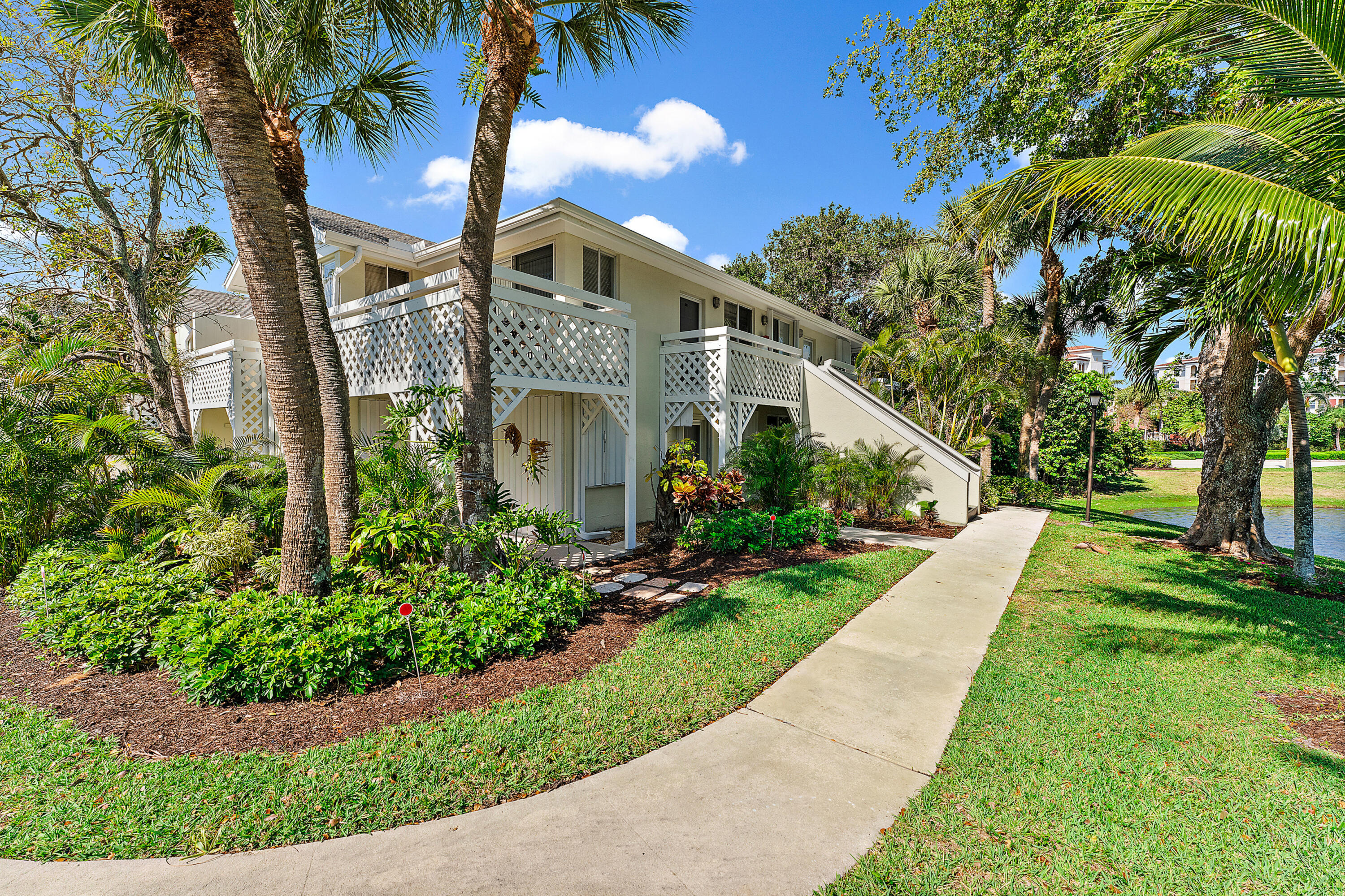 353 Highway 1, Unit B8 Jupiter, FL 33477 - Photo 4 of 40 002-353US1N-B8-Jupiter-FULL