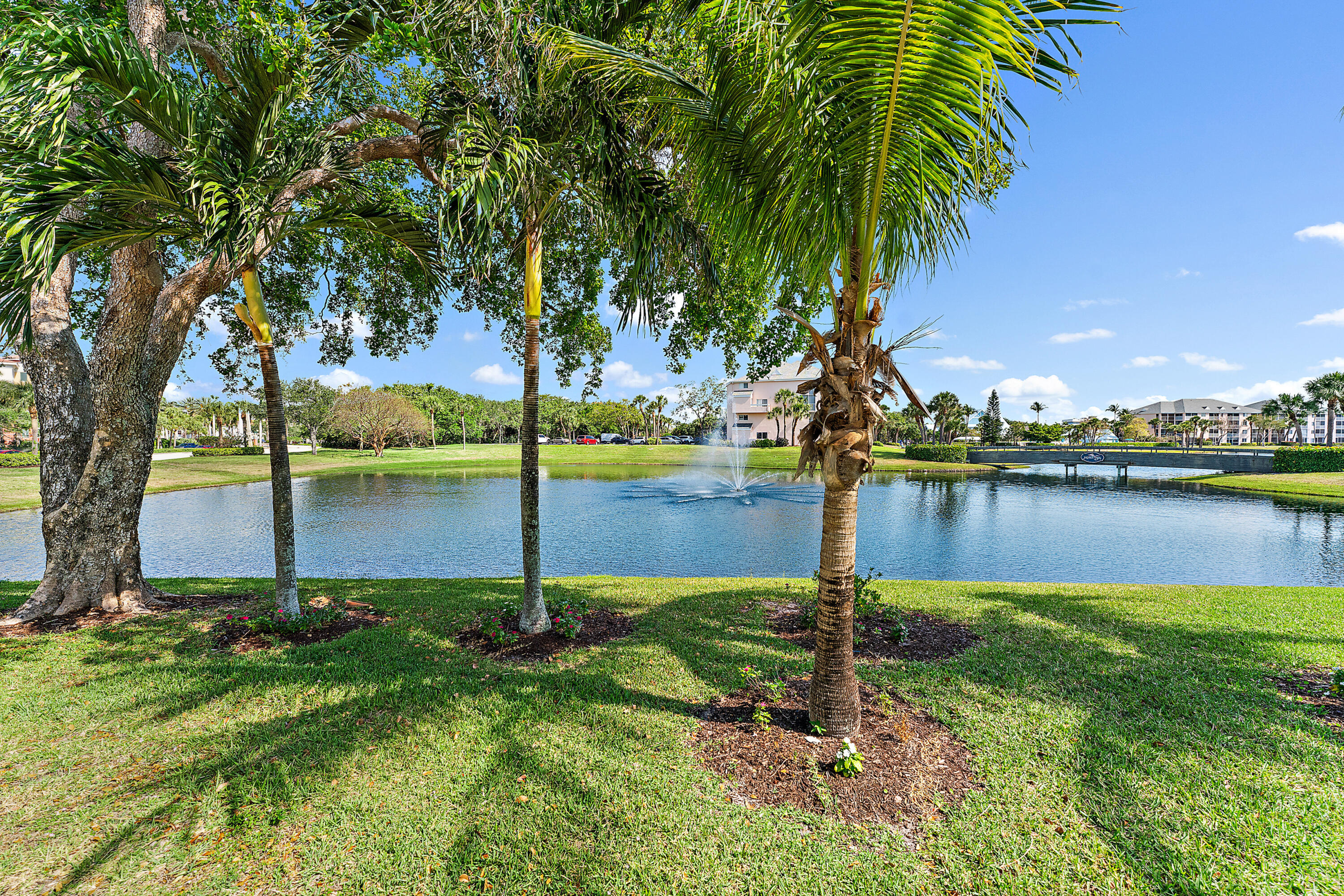 353 Highway 1, Unit B8 Jupiter, FL 33477 - Photo 5 of 40 003-353US1N-B8-Jupiter-FULL