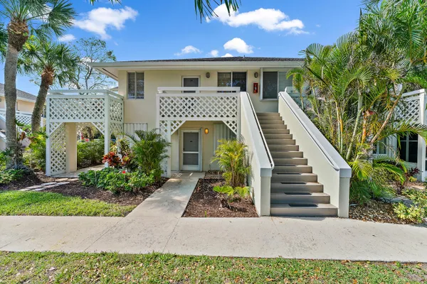 $2,300 | 353 Highway 1, Unit B8, Jupiter, FL 33477