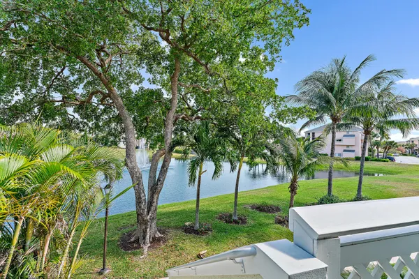 $2,300 | 353 Highway 1, Unit B8, Jupiter, FL 33477