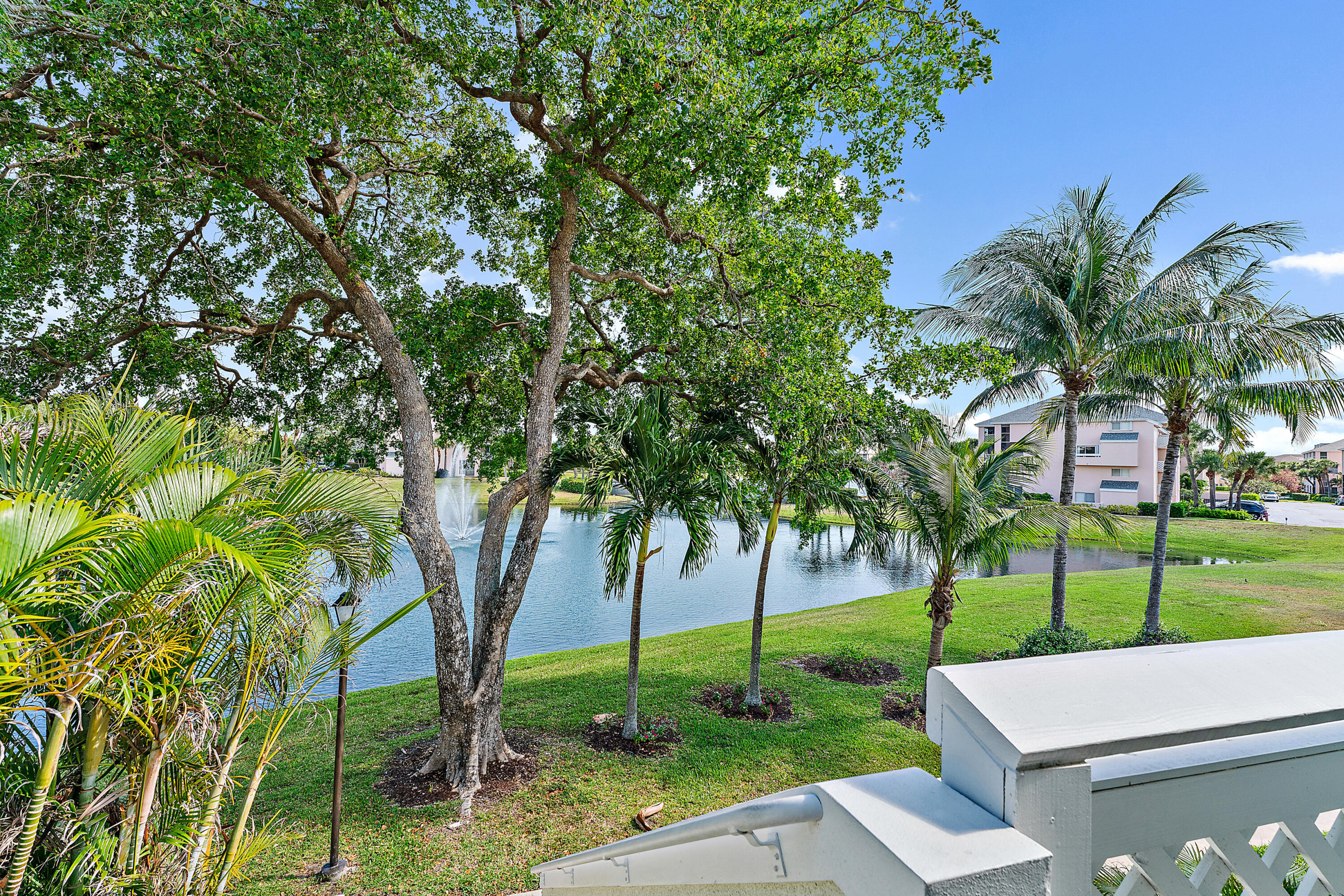 353 Highway 1, Unit B8 Jupiter, FL 33477 - Photo 8 of 40 006-353US1N-B8-Jupiter-FULL