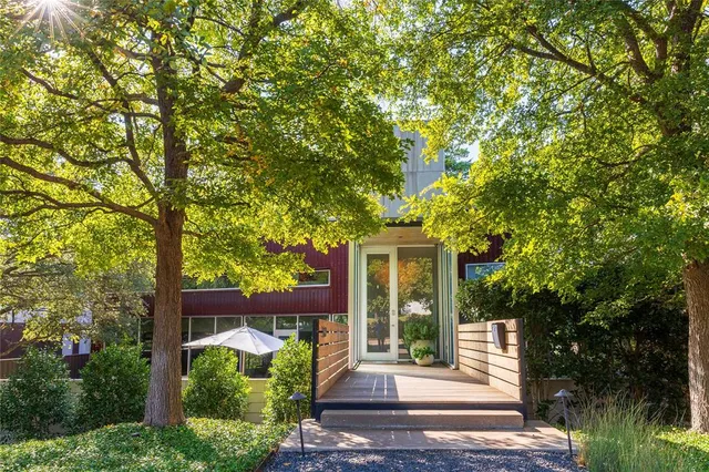 $1,395,000 | 709 Kessler Woods Trail, Dallas, TX 75208