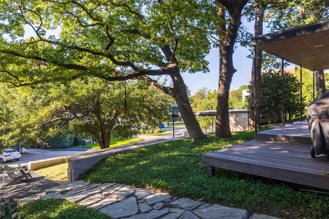 $1,395,000 | 709 Kessler Woods Trail, Dallas, TX 75208