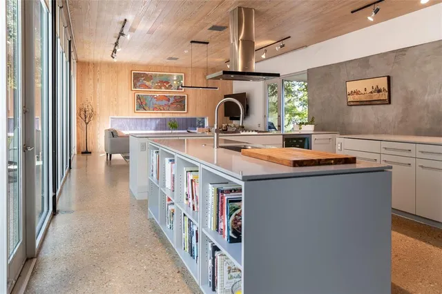 $1,395,000 | 709 Kessler Woods Trail, Dallas, TX 75208