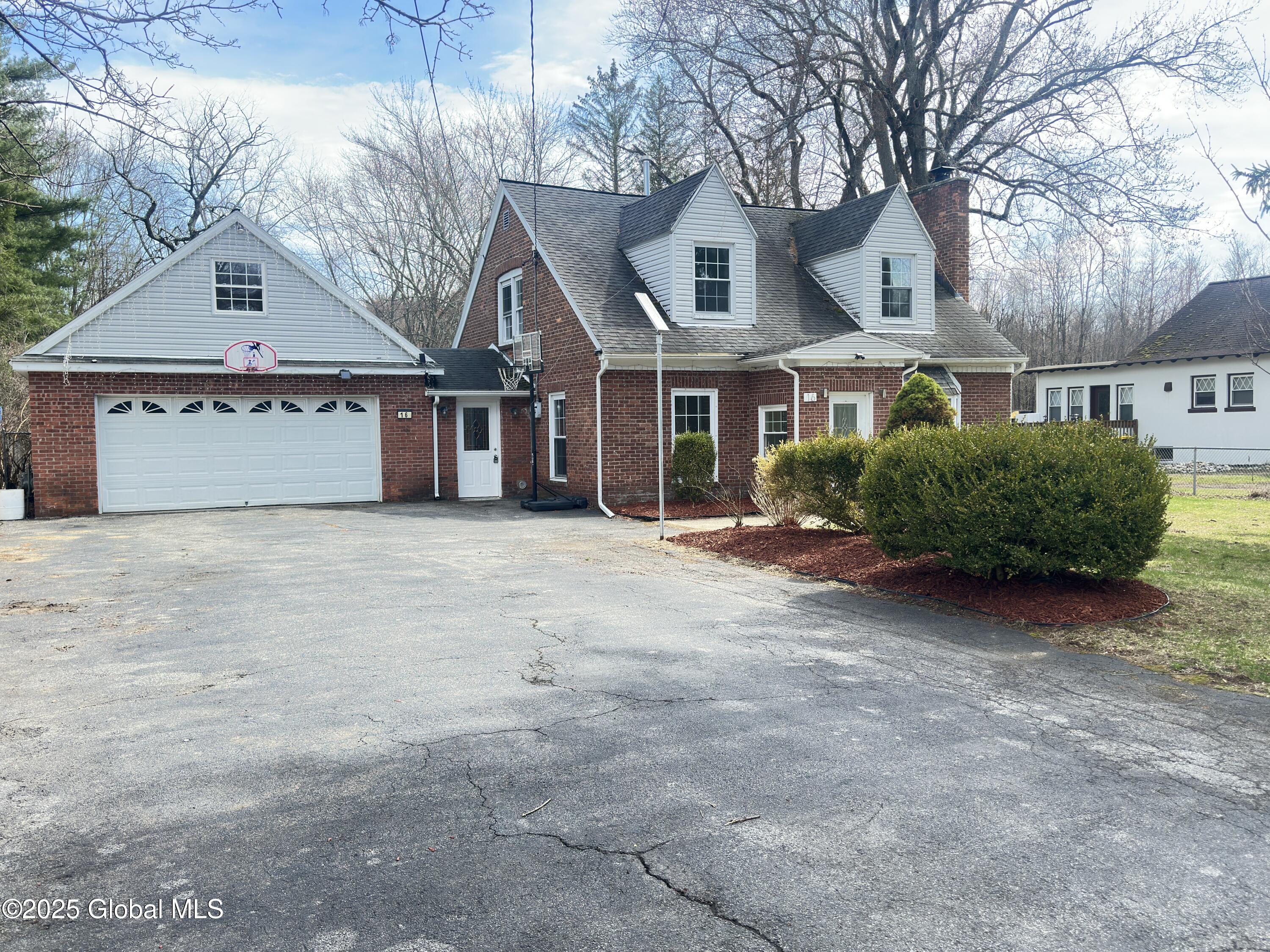 16 Morris Road Colonie, NY 12304 - Photo 5 of 51 IMG_0112
