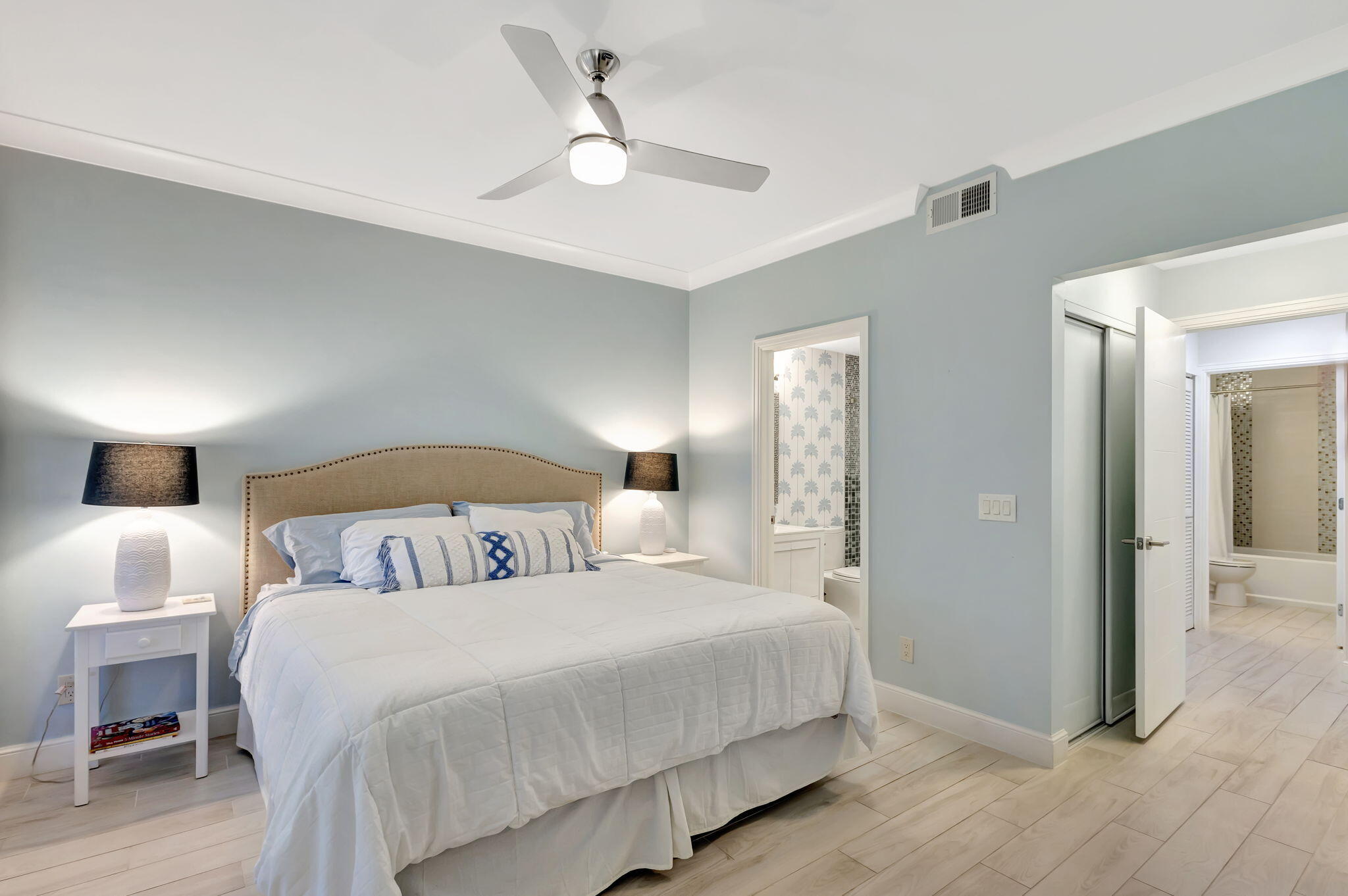 204 Mainsail Circle Jupiter, FL 33477 - Photo 38 of 60 Second bedroom with en-suite bathroom