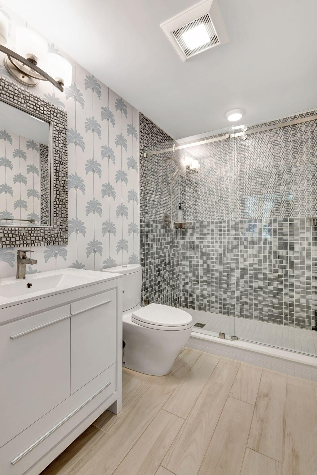 204 Mainsail Circle Jupiter, FL 33477 - Photo 39 of 60 2nd Bathroom