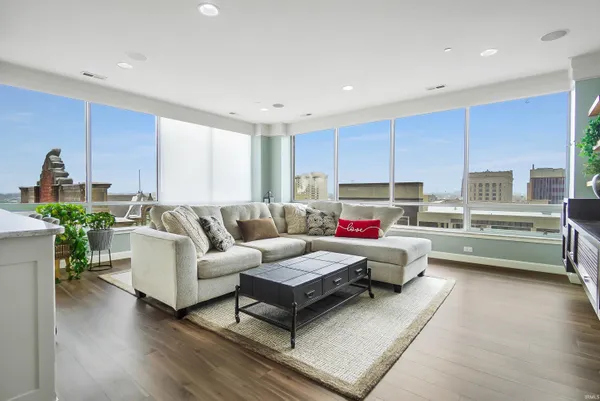 $550,000 | 203 East Berry Street, Unit 805, Fort Wayne, IN 46802