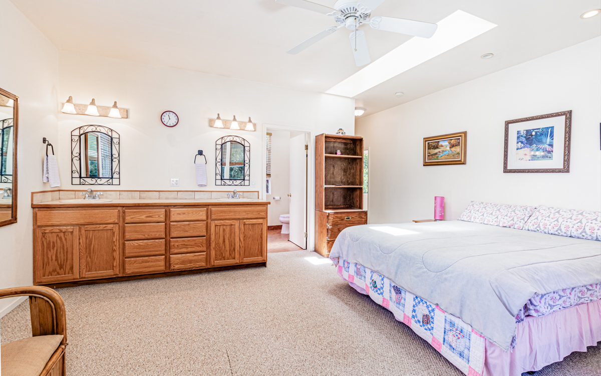 99-1846 Painiu Loop Volcano, HI 96785 - Photo 16 of 30 a bedroom with a bed and dresser