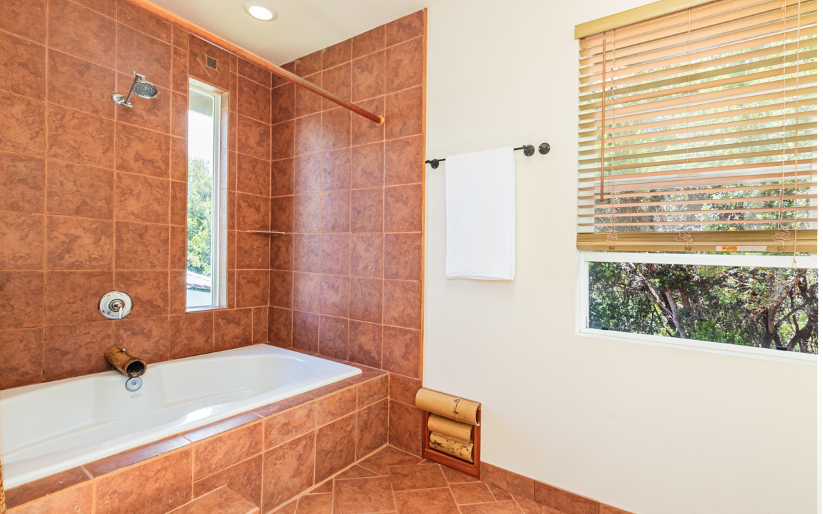 99-1846 Painiu Loop Volcano, HI 96785 - Photo 17 of 30 a bathroom with a sink and a bathtub