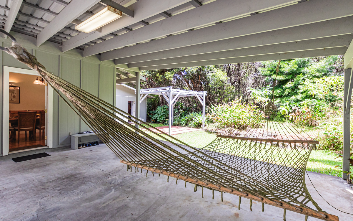 99-1846 Painiu Loop Volcano, HI 96785 - Photo 27 of 30 a view of a porch with furniture and a yard
