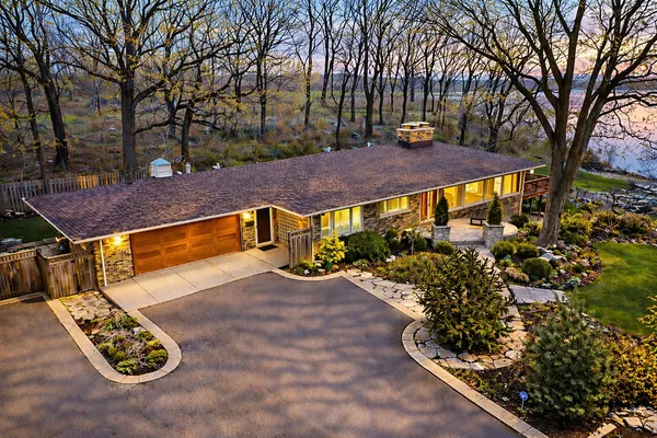 $1,150,000 | 720 South Street, Barrington, IL 60010