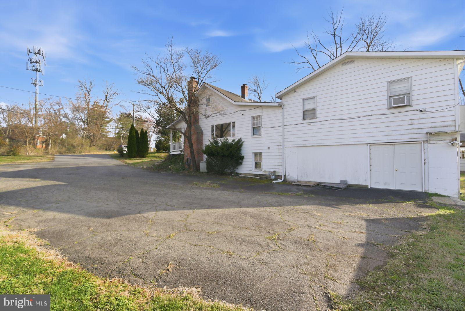 4464 North Old Glebe Road Arlington, VA 22207 - Photo 13 of 21 a view of a small white house