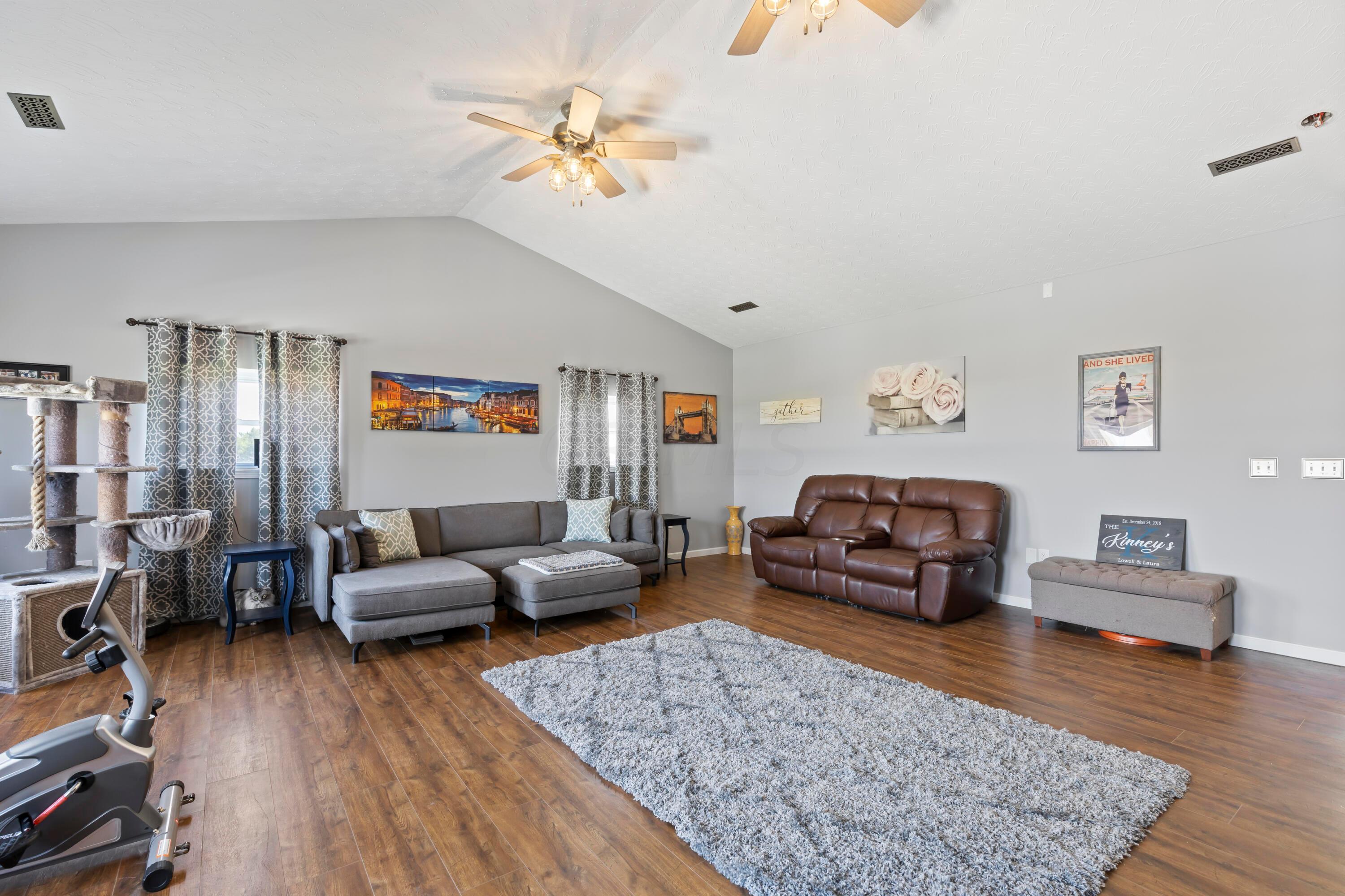 9822 Parsons Road Croton, OH 43013 - Photo 8 of 40 Living Room 4