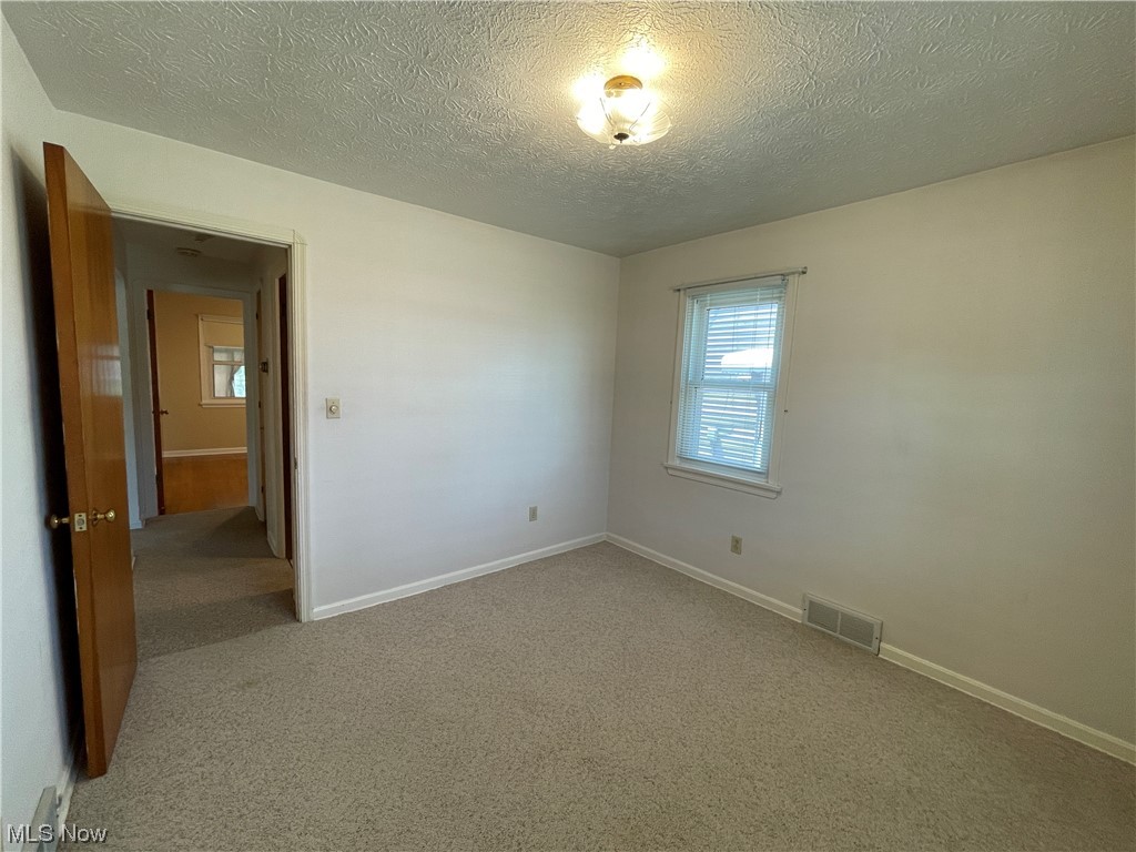 7413 Spring Garden Road Cleveland, OH 44129 - Photo 19 of 34