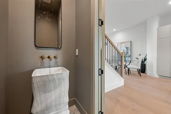 a en suite bathroom with a sink and mirror