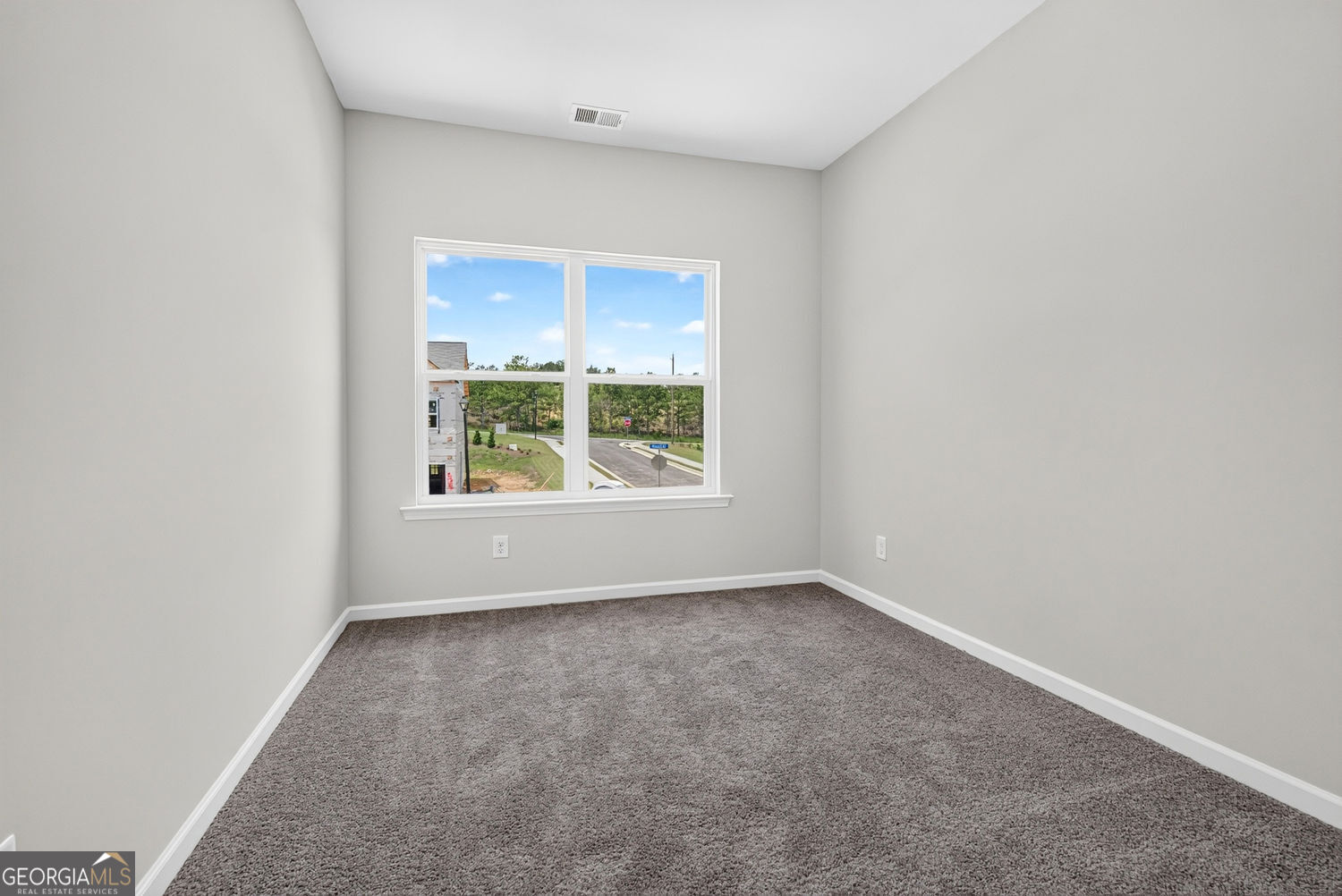 155 Oconee Road, Unit 252 Cartersville, GA 30120 - Photo 28 of 39 an empty room with windows