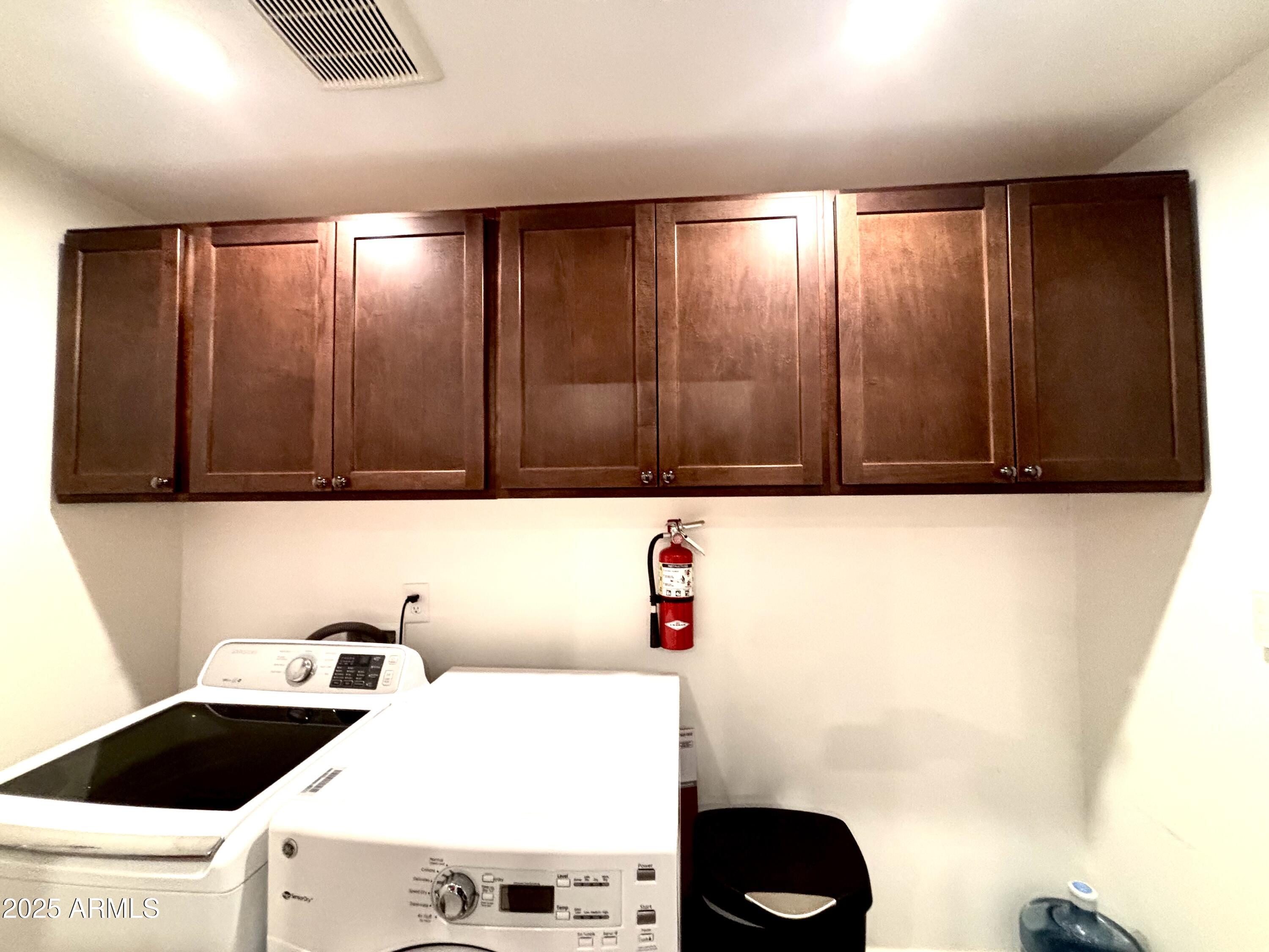 311 Solana Avenue Ajo, AZ 85321 - Photo 8 of 22 a utility room with dryer and washer