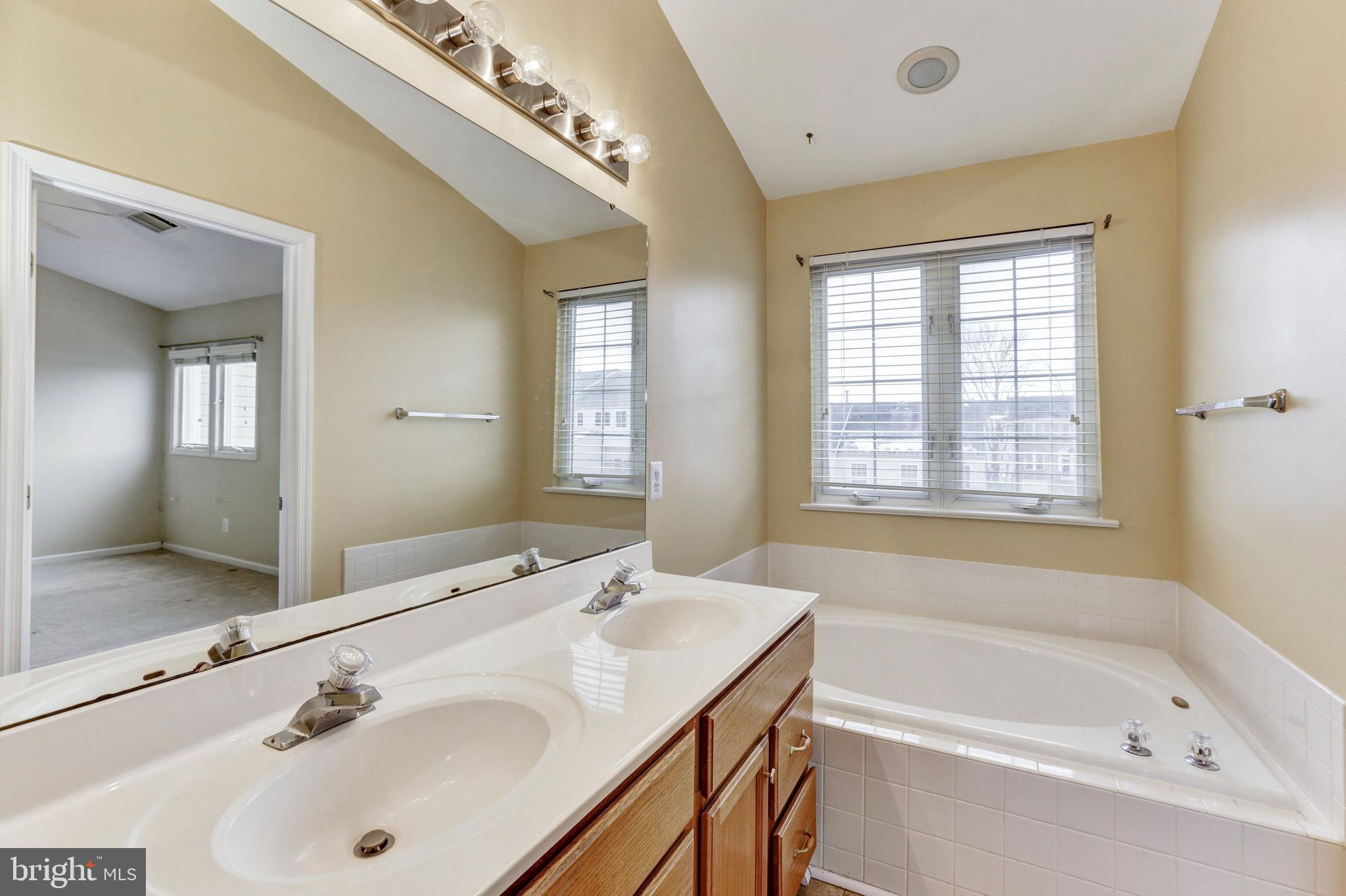 14367 Cedar Ky Landing Centreville, VA 20121 - Photo 28 of 52