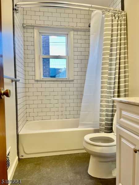 365 Patricia Court Union, NJ 07083 - Photo 7 of 14 a bathroom with a toilet and a bathtub